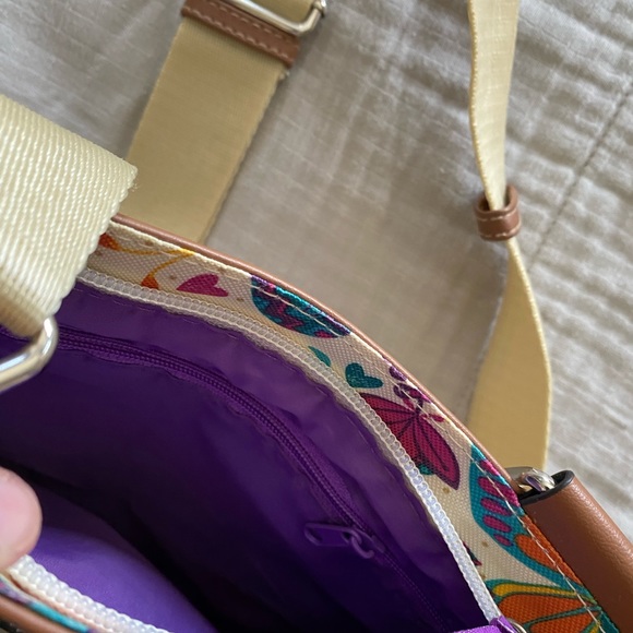 Lily Bloom crossbody purse - Picture 6 of 6